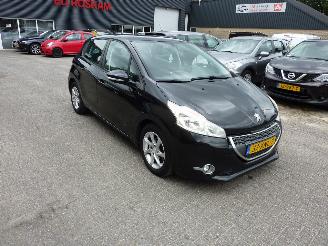 škoda osobní automobily Peugeot 208 1.4 e-HDI BLUE LEASE 2012/7