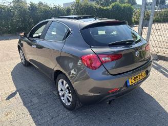 damaged passenger cars Alfa Romeo Giulietta 1.4 T Distinctive Pano 2013/1
