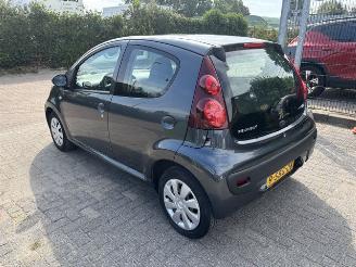 Peugeot 107 1.0 5-drs airco nap picture 1
