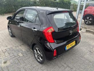 krockskadad bil auto Kia Picanto 1.2 5-drs Dynamic Clima 2016/1