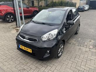 Damaged car Kia Picanto 1.2 5-drs Dynamic Clima 2016/1