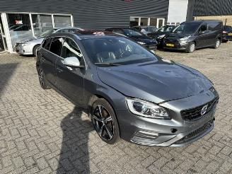 damaged passenger cars Volvo V-60 2.0 T4 R-Design automaat NAP 2018/5