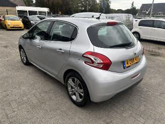 Coche accidentado Peugeot 208 1.2 VTI Allure 5-drs clima 2014/3
