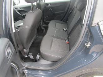 Peugeot 208 1.2 PURE TECH BLEU LION 5DRS picture 18
