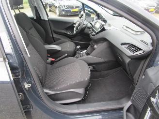 Peugeot 208 1.2 PURE TECH BLEU LION 5DRS picture 17