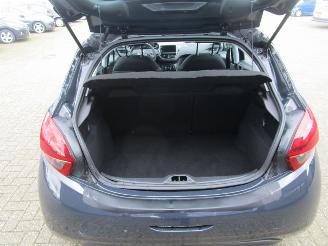 Peugeot 208 1.2 PURE TECH BLEU LION 5DRS picture 20