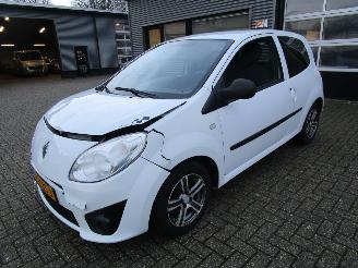 krockskadad bil auto Renault Twingo 1.2 Authentigue 2009/11