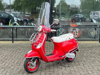 krockskadad bil bromfiets Vespa  LX 50 2T 2011/3