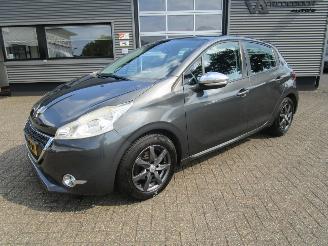 Unfallwagen Peugeot 208 1.2 VTI Envy 5drs 2013/12
