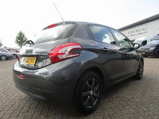 Peugeot 208 1.2 VTI Envy 5drs picture 22