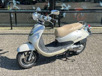 Vaurioauto  scooters Sym  Cello 2010/7