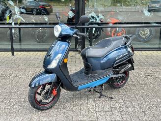 Vaurioauto  scooters Sym  Fiddle 2 2018/8