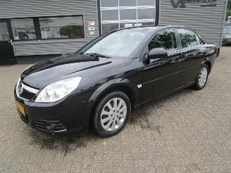 krockskadad bil auto Opel Vectra 2.2-16V Cosmo sedan 2006/3