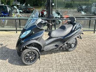 Vaurioauto  motor cycles Piaggio MP3 250 LT 2010/4
