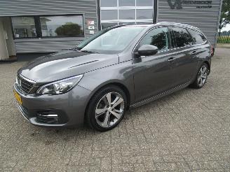 krockskadad bil auto Peugeot 308 SW 1.2 Pure Tech Bleu lease Premium 2020/4