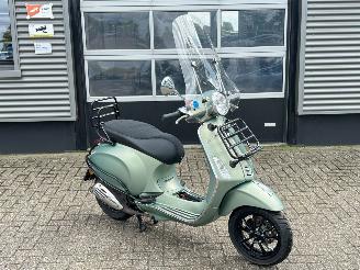 Vaurioauto  scooters Vespa  Primavera 50 4T 2018/8