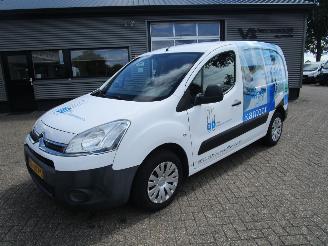 krockskadad bil bedrijf Citroën Berlingo 1.6 HDI 500 Comfort Economy 2013/5