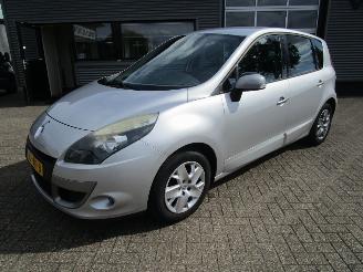 krockskadad bil auto Renault Scenic 1.5 DCI Dynamique 2011/7