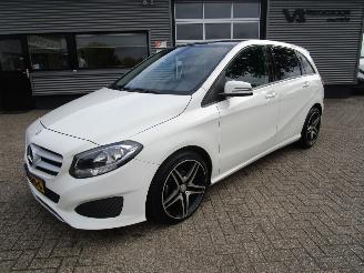 krockskadad bil auto Mercedes B-klasse 180 Business 2017/2
