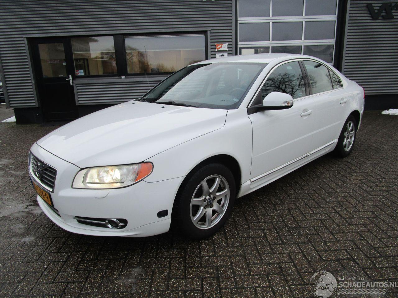 Volvo S-80 2.5T Momentum LPG