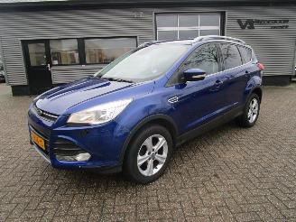 uszkodzony samochody osobowe Ford Kuga 1.5 Trend Edition 2015/11