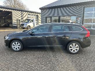 Volvo V-60 2.0 T5 Kinetic 245PK Automaat picture 2