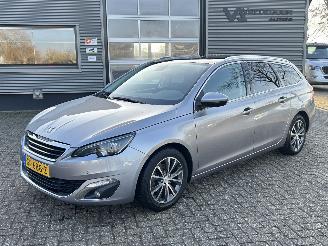 krockskadad bil auto Peugeot 308 SW 1.2 PureTech Blue Lease Premium 2015/6