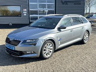 skadebil auto Skoda Superb Combi 2.0 TDI Style Business 2019/10