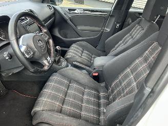 Volkswagen Golf 2.0 GTI picture 10