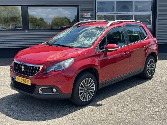 krockskadad bil auto Peugeot 2008 1.2 PureTech Blue Lion 2018/10
