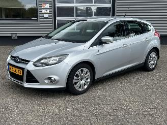 skadebil auto Ford Focus 1.6 TDCI Titanium 2013/10