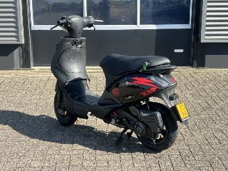 krockskadad bil auto Piaggio  Zip 50 4T 2014/6