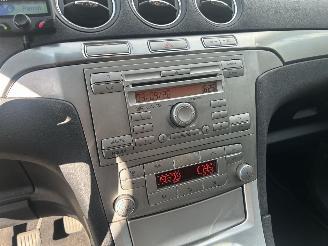 Ford S-Max 2.0-16V picture 18