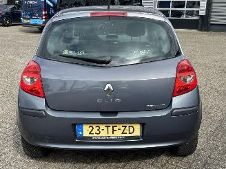 Renault Clio 1.4-16V Dynamique Comfort picture 4