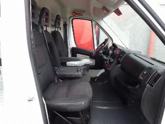 Peugeot Boxer 330 2.2 HDI L2H1 XT 3 zits airco picture 26