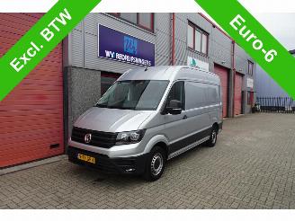 krockskadad bil bedrijf Volkswagen Crafter 30 2.0 TDI L3H3 Highline 140 pk 3 zits 2024/8
