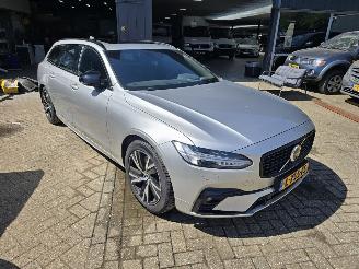 Schadeauto Volvo V-90 2.0 B4 R-Design Motor Problem 2021/6