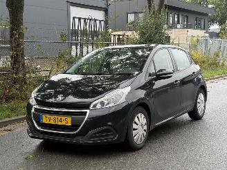 Damaged car Peugeot 208  2018/10