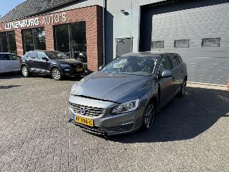 Unfallwagen Volvo V-60 1.5 T3 Momentum  AUTOMAAT Stationwagen 5-dr. 2016/1