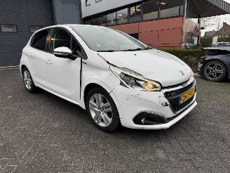 Peugeot 208 1.2 PureTech Signature NAVIGATIE picture 7