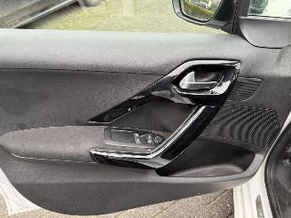 Peugeot 208 1.2 PureTech Signature NAVIGATIE picture 18