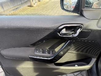 Peugeot 208 1.2 PureTech Allure (Hatchback 5-dr.) picture 21