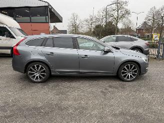 Volvo V-60 2.4 D6 Twin Engine R-Design picture 6