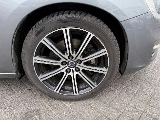 Volvo V-60 2.4 D6 Twin Engine R-Design picture 13