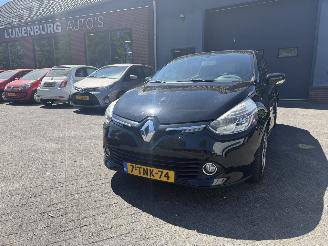 uszkodzony samochody osobowe Renault Clio 0.9 TCe Expression (Hatchback 5-dr.) 2014/3