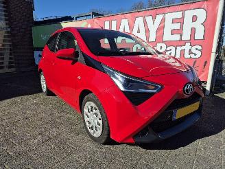 krockskadad bil auto Toyota Aygo 1.0 vvt-i x-play limited 2019/8