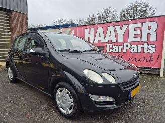 krockskadad bil auto Smart Forfour 1.1 pulse 2005/4