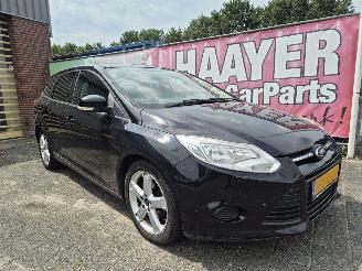 Vaurioauto  passenger cars Ford Focus 1.6 TDCI Econetic lease trend 2013/11