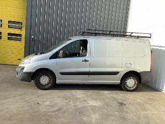 damaged passenger cars Peugeot Expert Zeer nette auto, start en loopt op 3 cilinders. 2015/9