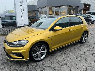 krockskadad bil auto Volkswagen Golf TSI R-Line Pano  AUTOMAAT 81KW 2017/12